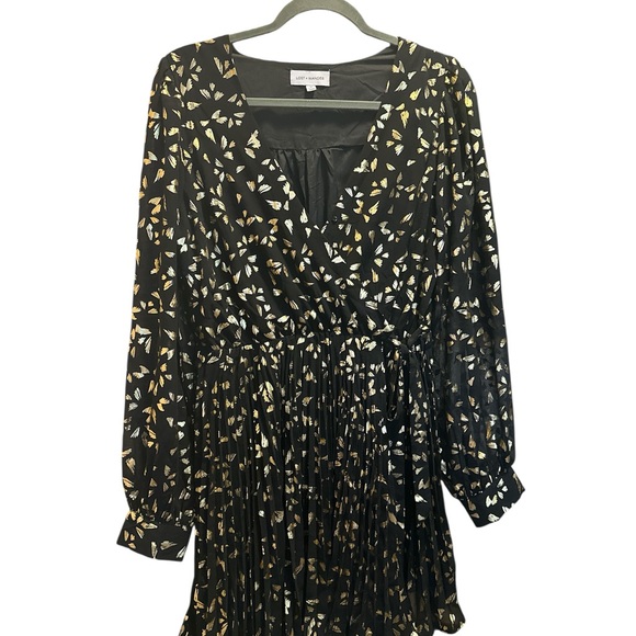 Lost + Wander Black Floral V-Neck Midi Dress with Beige Print - Picture 3 of 8